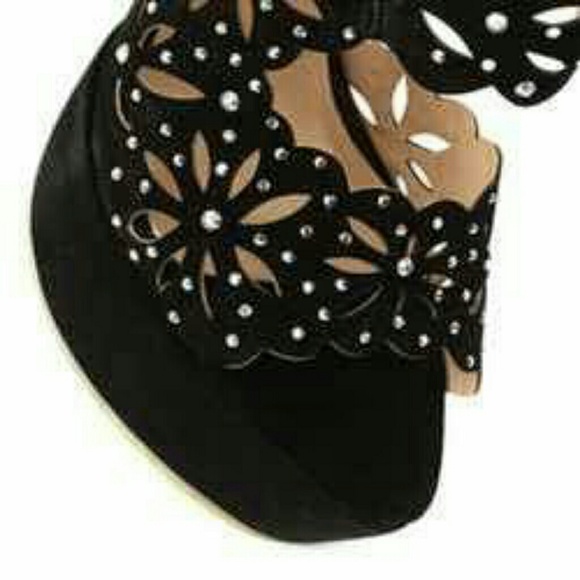 Shoes - Picture 3 of 4