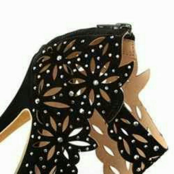 Shoes - Picture 4 of 4