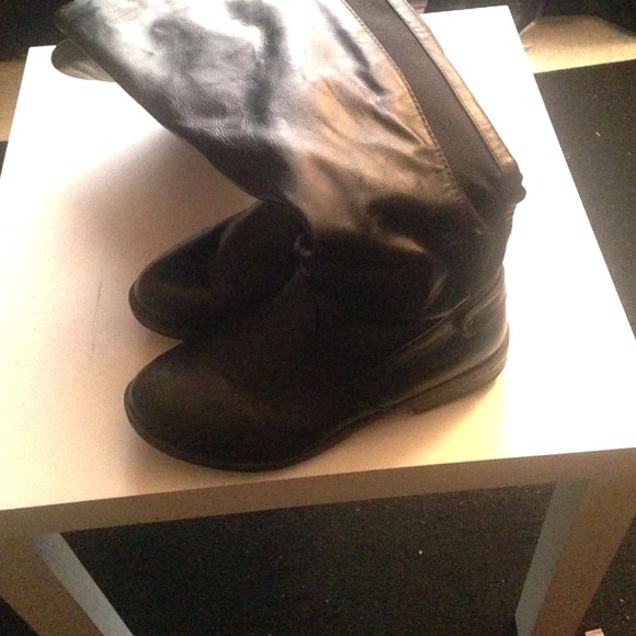 Black pair of riding boots - Picture 1 of 3