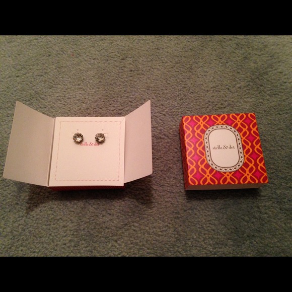 VINTAGE CRYSTAL STUDS - never worn