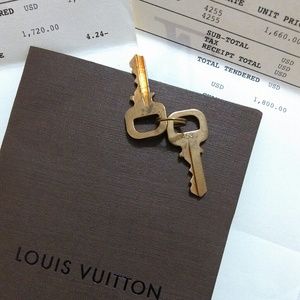Lv. Lock. 100% authentic.