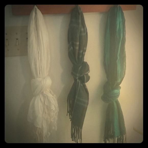 Lot of 3 scarves!! - Picture 1 of 4