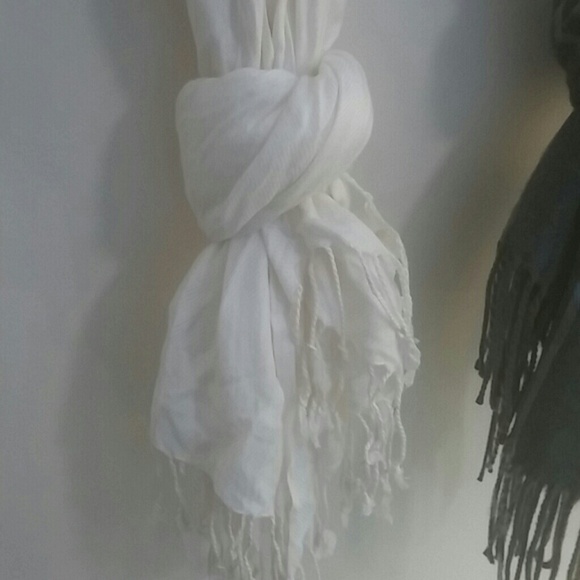 Lot of 3 scarves!! - Picture 2 of 4