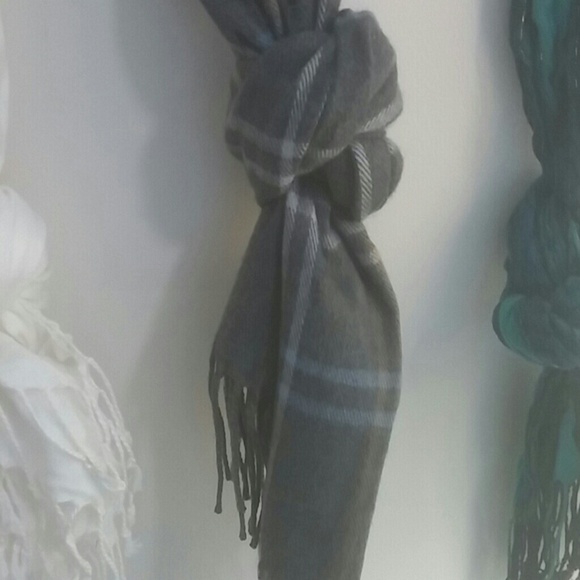 Lot of 3 scarves!! - Picture 3 of 4