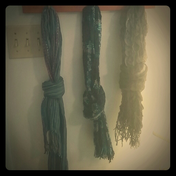 Lot of 3 scarves!!! - Picture 1 of 4