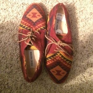 Aztec print Steve maddens