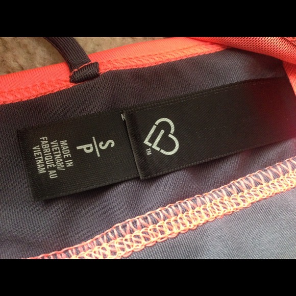 💕LLD Sports Bra - Small 💕 - Picture 3 of 4