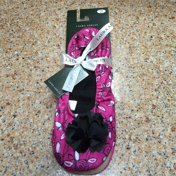 Pink/black floral pattern slippers