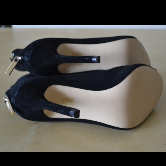 Karren Millen Black lasercut peeptoe bootie (US6) - Picture 4 of 4