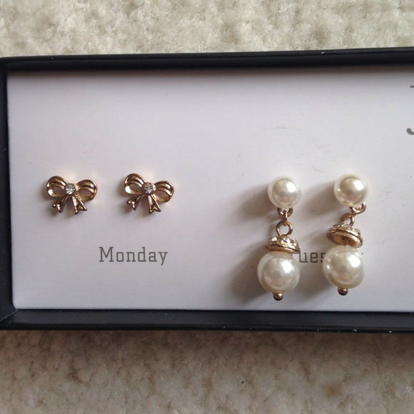 Back in stock NIB J crew limited edition earrings! - Picture 2 of 4