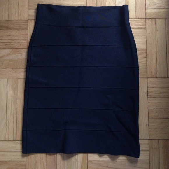 Never Worn bcbg bandage pencil skirt