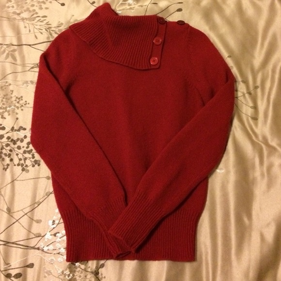 Cute red sweater!