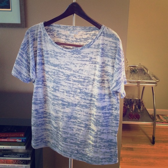 StyleMint Tops - Size 2 StyleMint Burnout tee