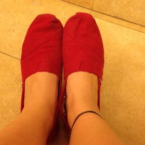 Red Canvas TOMS