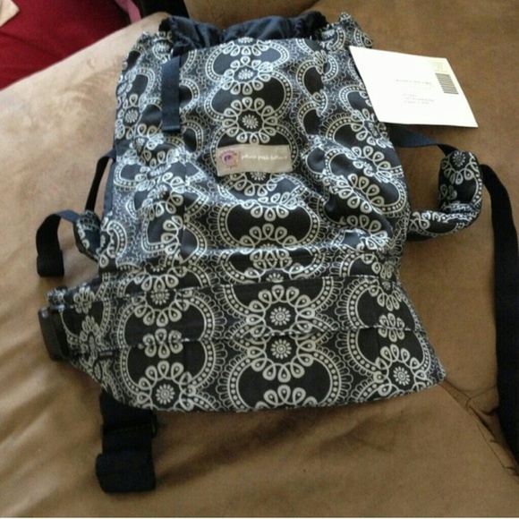 Petunia pickle buttom ERGO carrier.