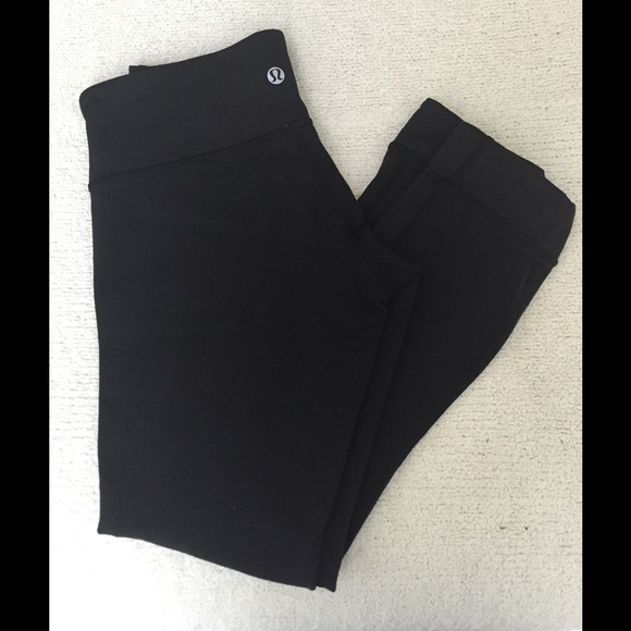BLACK SIZE 4 LULULEMON CROPPED LEGGINGS 💃