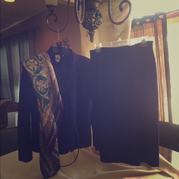 Talbots dark purple suit and matching silk scarf - Picture 1 of 1