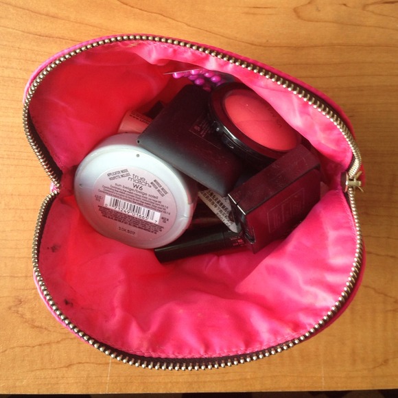 Victoria's Secret makeup bag - Picture 3 of 4