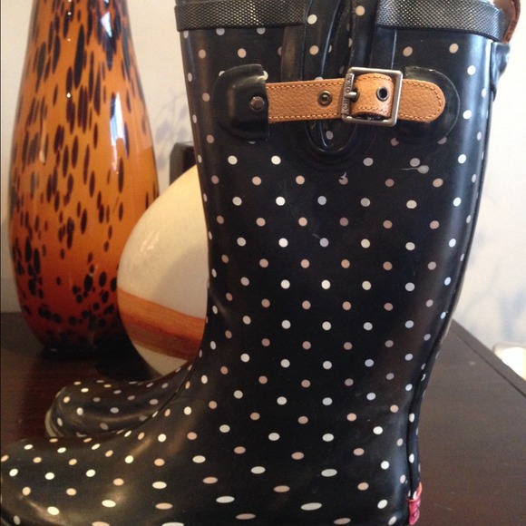 SOLD.   Chooka rain boots sz 8