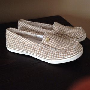 Roxy slip on loafer style shoe