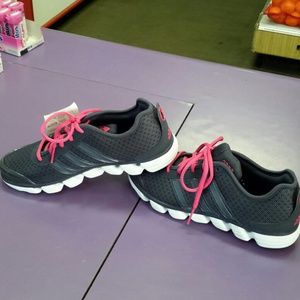 WOMEN'S ADIDAS NEW!!