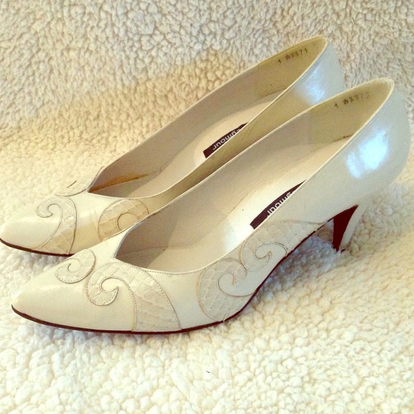 Stuart Weitzman Shoes - Stuart Weitzman Vintage Pointed Leather Pump Heels