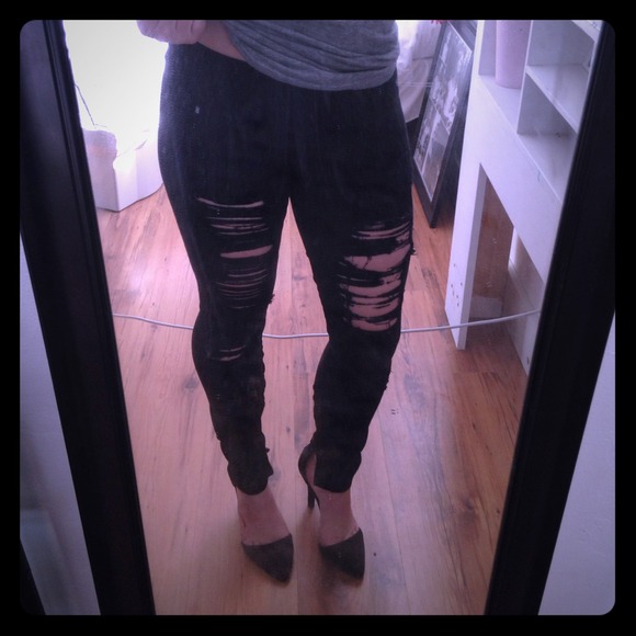 Distressed Joe's denim leggings w/ zipper ankle