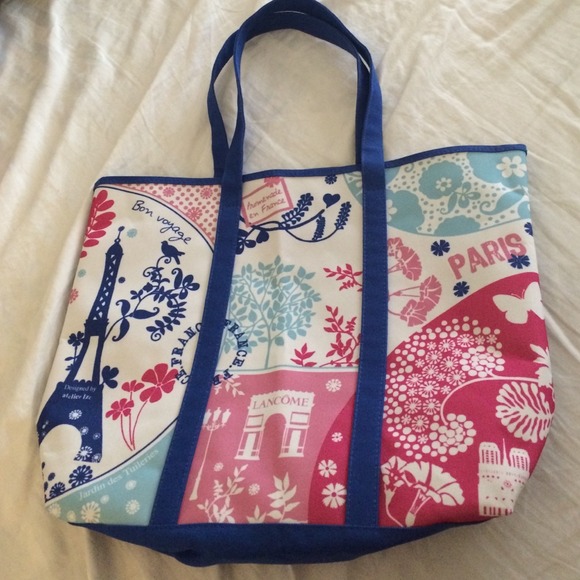 free tote with purchase of 10$ or more!