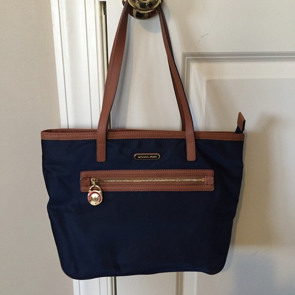 Authentic Michael kors New without tag..!