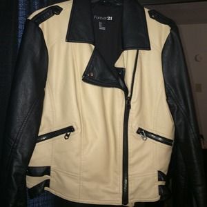 Very Chic Faux Leather Jacket💗