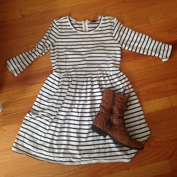 Dresses & Skirts - Black and white baby doll style dress