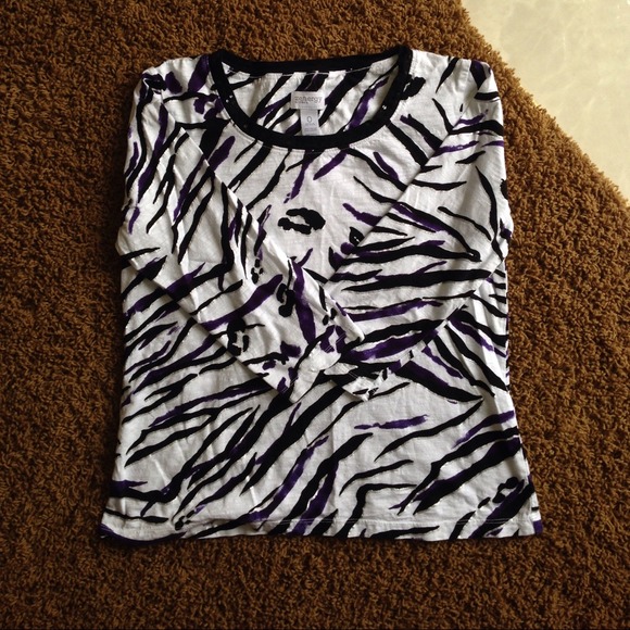 🚫🚫 Sold in bundle! Black/Purple Zebra Top - Picture 3 of 4