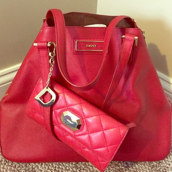 DKNY tote and wallet is not included..