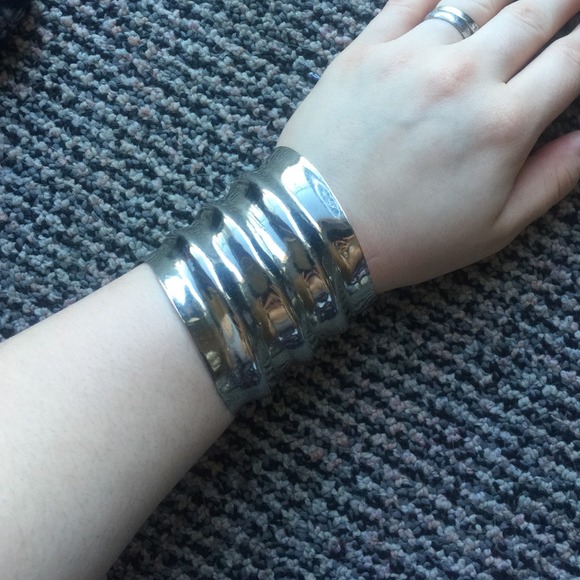 Accessories - Bracelet cuff