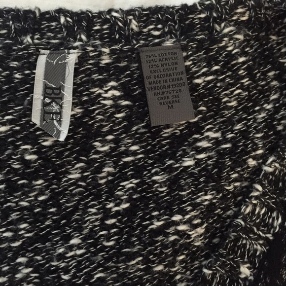 Sweater - Picture 4 of 4