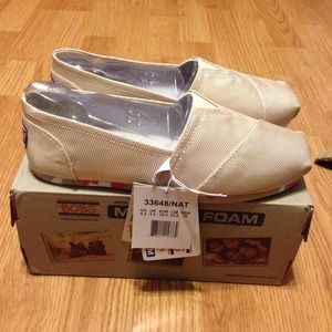 NWT bobs memory foam shoes 6.5