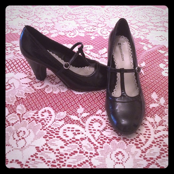 Vintage style pumps