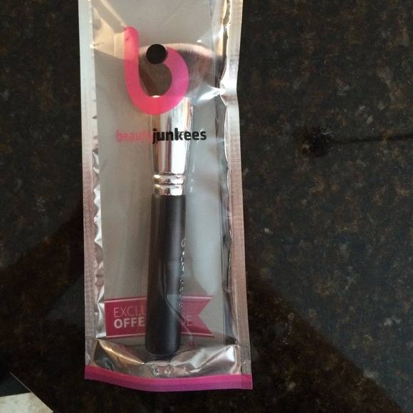 New in plastic flat kabuki makeup brush