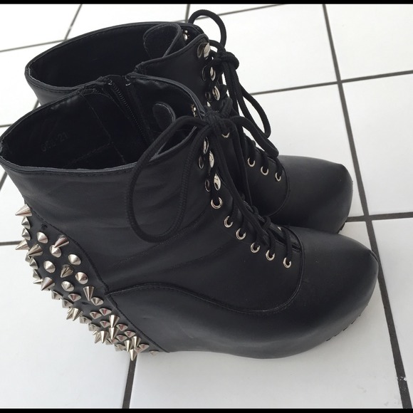 Size 6 platform shoes