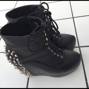 Size 6 platform shoes