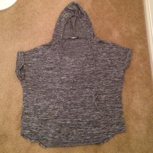 Short sleeve gray hoodie tee w pockets