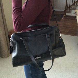Coach black handbag new, many compartments