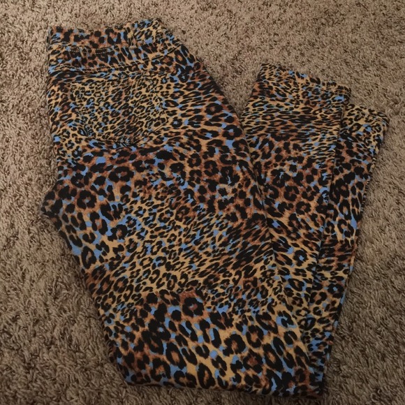 Leopard print jeggings!