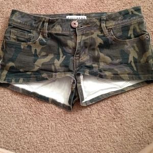 Bullhead Pacsun Camo shorts