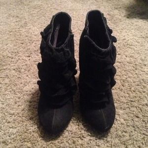 Black Velour Heel Booties! Size 6!