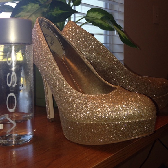 Shoes - Gold Shimmer Pumps