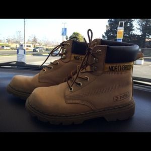 Warm snow-proof winter boots from Switzerland