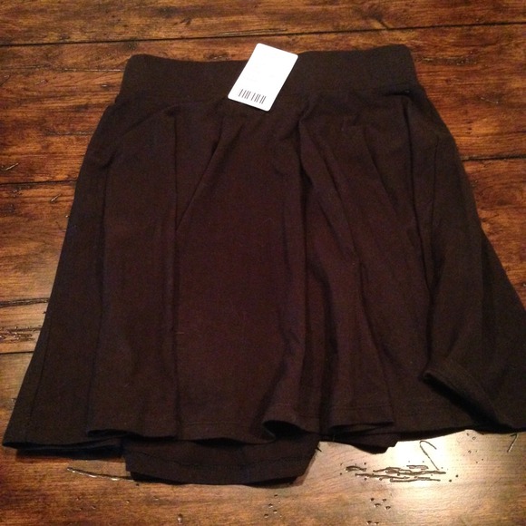 Black skater skirt