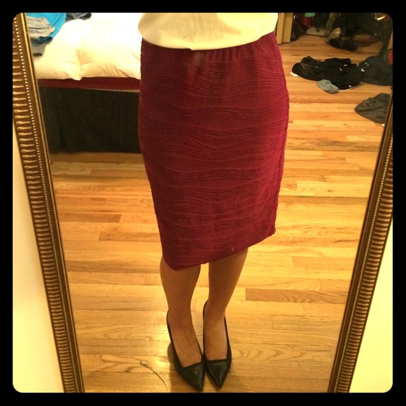 Magenta stretch pencil skirt