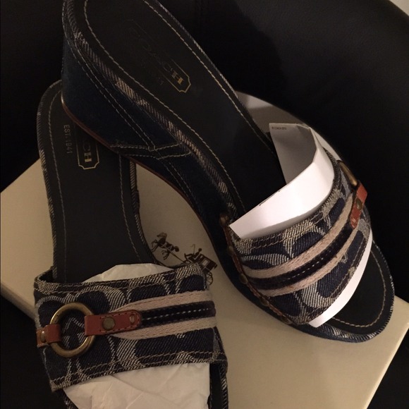 Coach sandals sz 9.5
